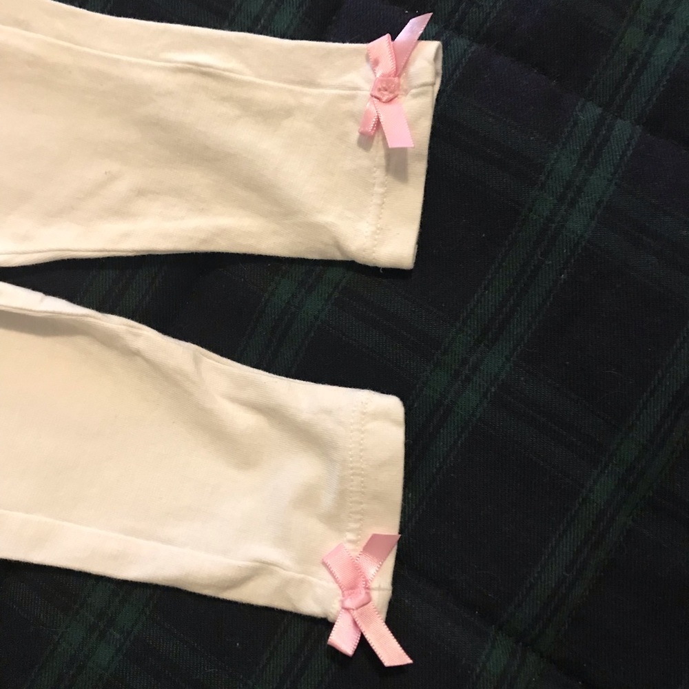White leggings with pink bows